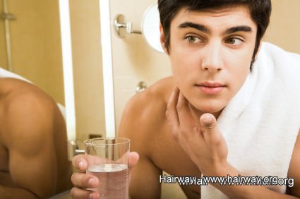 男人夏日避免晒黑的美白技巧